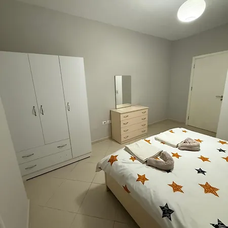 Ferit's Near Astir Apartament