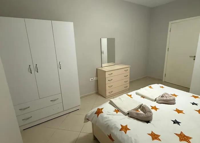 Ferit's Near Astir Apartament